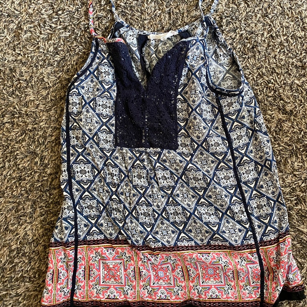 Cute top - Picture 2 of 2